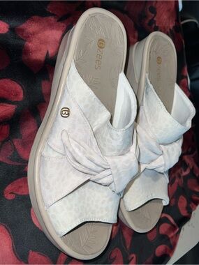 Women's BZEES Knot-Front Slide Sandals